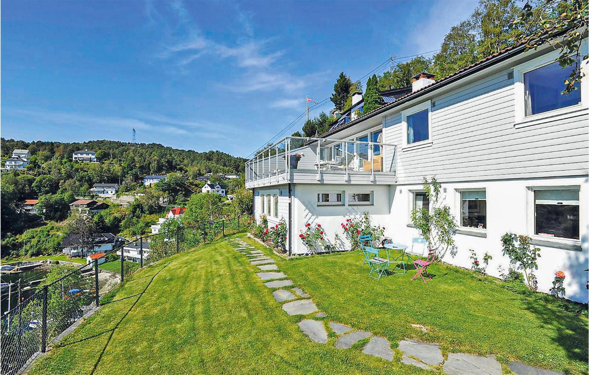 Cozy Apartment In Straumsgrend With Kitchen Bergen Exteriér fotografie